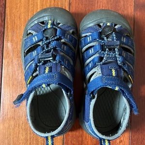 Keen kids size 10 washable sandals. Gently used.